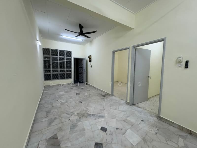 1-storey Terraced House for Sale in Taman Desa Cemerlang (Ulu Tiram) - Daniel Yong - Living Room - PropertyGuru.com.my