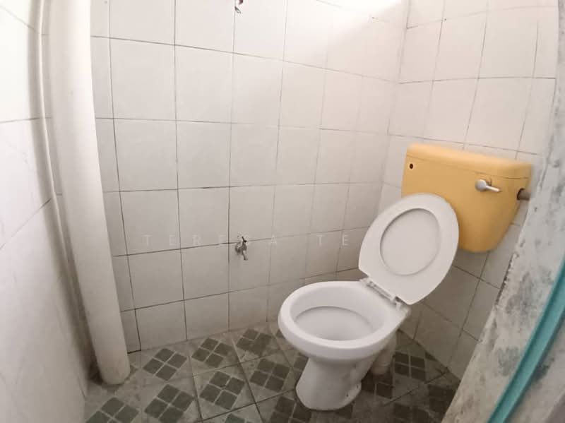 Shop / Office for Sale in Taman Mutiara (Klang) - Teresa Teng - Bathroom - PropertyGuru.com.my