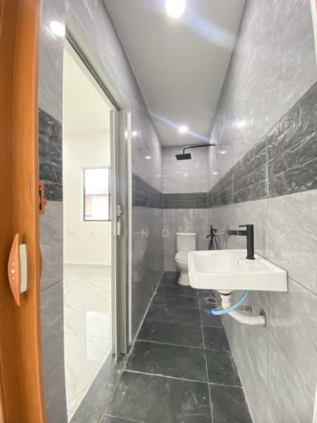 Taman Plentong Baru untuk Untuk Dijual - RM 415,000, Mac 2026 - Bathroom - PropertyGuru.com.my