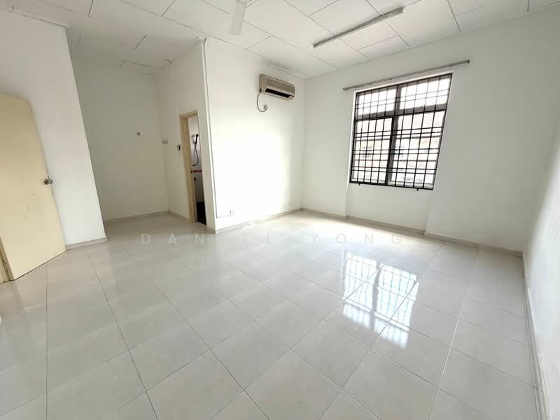 2-storey Terraced House for Sale in Taman Sri Pulai Perdana (Skudai) - Daniel Yong - Living Room - PropertyGuru.com.my