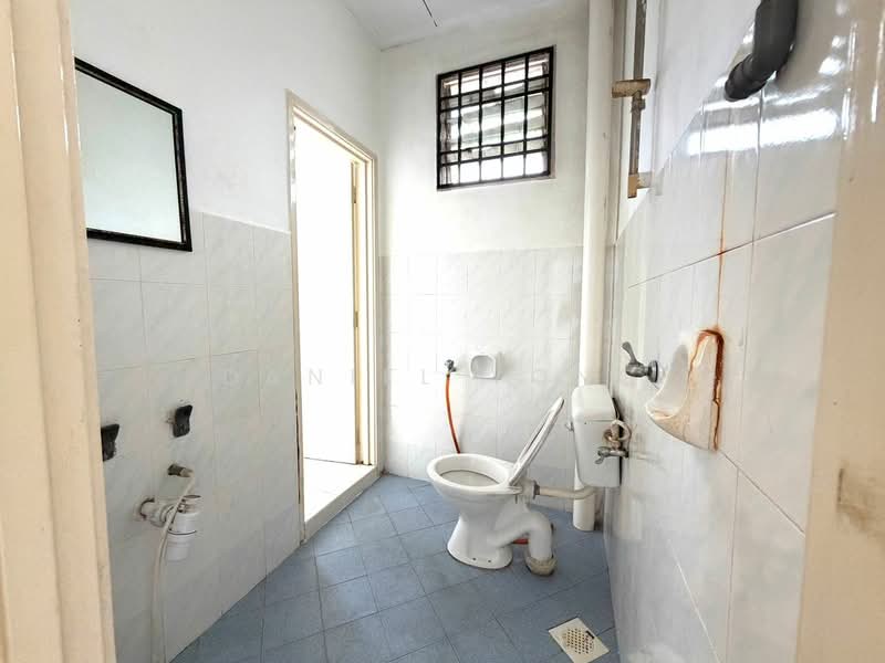 2-storey Terraced House for Sale in Taman Sri Pulai Perdana (Skudai) - Daniel Yong - Bathroom - PropertyGuru.com.my