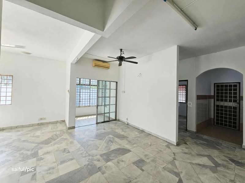 Bandar Bukit Raja untuk Untuk Dijual - RM 660,000, Apr 2026 - Living Room - PropertyGuru.com.my