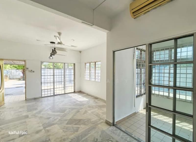 Bandar Bukit Raja untuk Untuk Dijual - RM 660,000, Apr 2026 - Living Room - PropertyGuru.com.my