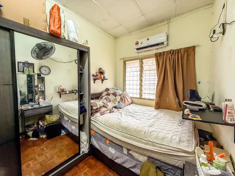 2-storey Terraced House for Sale in Sungai Buloh (Selangor) - Akmal Zakaria - Bedroom - PropertyGuru.com.my