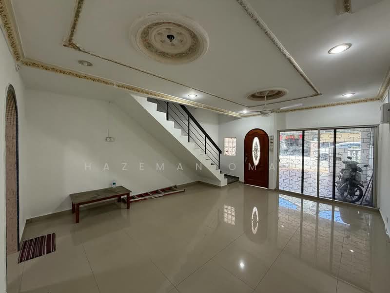 2-storey Terraced House for Sale in Setapak (Kuala Lumpur) - Hazeman Omar - Living Room - PropertyGuru.com.my