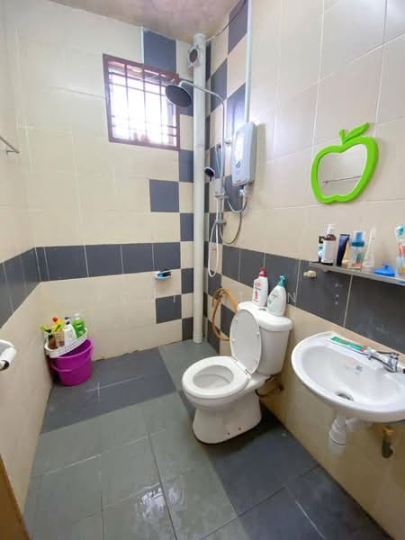 2-storey Terraced House for Sale in Taman Bestari Indah (Ulu Tiram) - Louis Tan - Bathroom - PropertyGuru.com.my