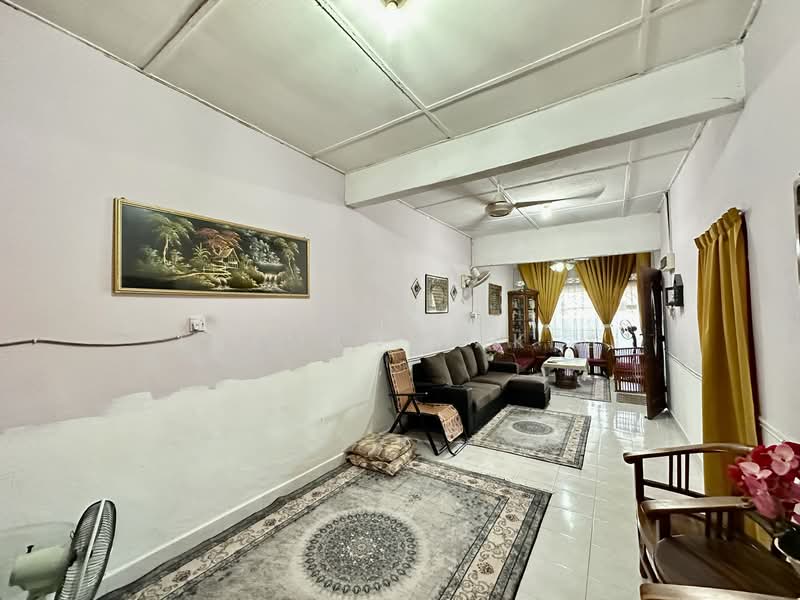 Taman Seri Medan Jaya untuk Untuk Dijual - RM 350,000, Feb 2026 - Living Room - PropertyGuru.com.my