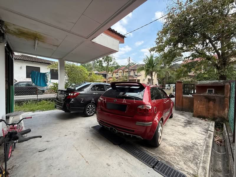 2-storey Terraced House for Sale in Taman Universiti Bangi (Kajang) - Izzah Alias - Car Park - PropertyGuru.com.my