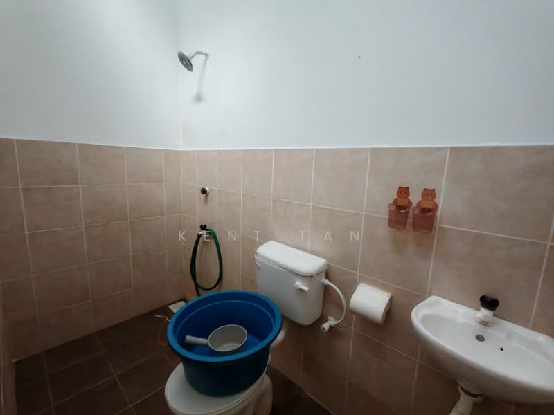 2-storey Terraced House for Rent in Taman Scientex Pasir Gudang (Pasir Gudang) - Kent Tan - Bathroom - PropertyGuru.com.my