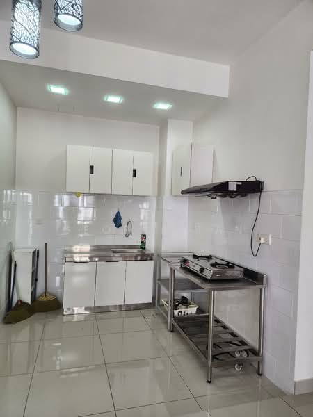 Kondominium untuk Disewa di The Wharf Residence - George Tan - Kitchen - PropertyGuru.com.my