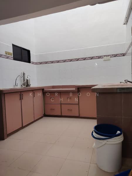 Taman Seri Rambai untuk Untuk Disewa - RM 1,200 /bulan, Mac 2026 - Kitchen - PropertyGuru.com.my