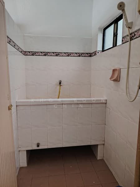 Taman Seri Rambai untuk Untuk Disewa - RM 1,200 /bulan, Mac 2026 - Bathroom - PropertyGuru.com.my