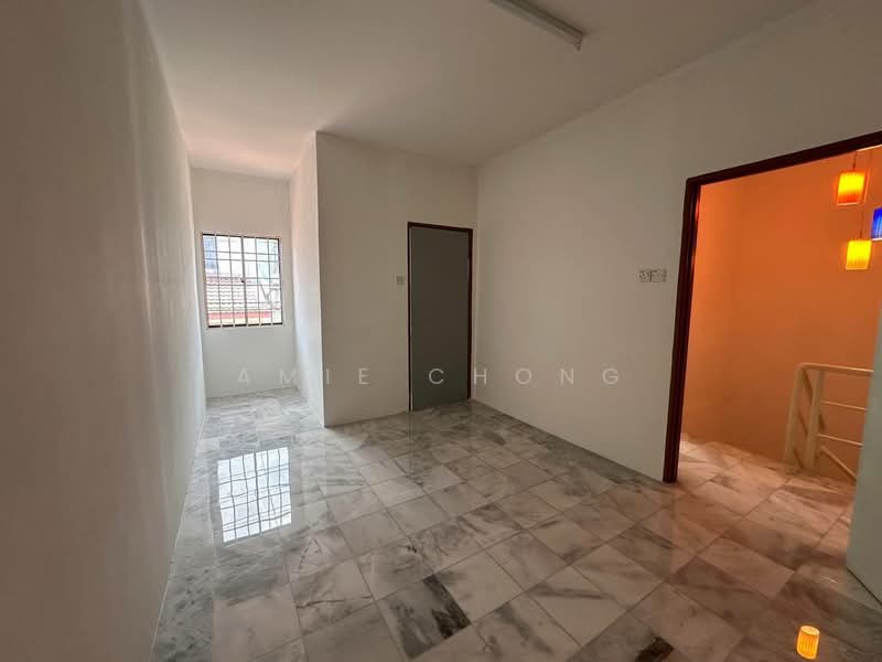 Tasek Double Storey Terrace House Partial Furnished For Sale untuk Untuk Dijual - RM 320,000, Feb 2026 - Bedroom - PropertyGuru.com.my