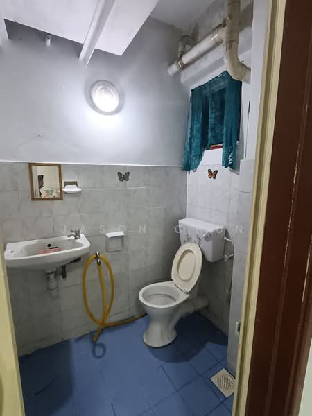 Apartment for Sale at Pangsapuri Vista Serdang - Jason Chun - Bathroom - PropertyGuru.com.my