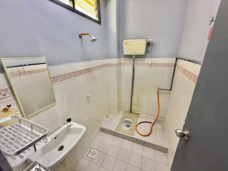 2-storey Terraced House for Sale in Sepang (Selangor) - Laila Zain - Bathroom - PropertyGuru.com.my