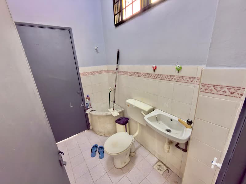 2-storey Terraced House for Sale in Sepang (Selangor) - Laila Zain - Bathroom - PropertyGuru.com.my