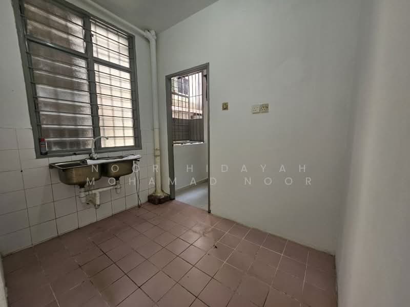 Siantan Apartment untuk Untuk Dijual - RM 170,000, Mac 2026 - Kitchen - PropertyGuru.com.my