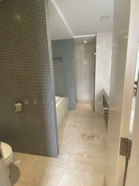 Condominium for Rent at 2 Hampshire - Natalie Soo - Bathroom - PropertyGuru.com.my