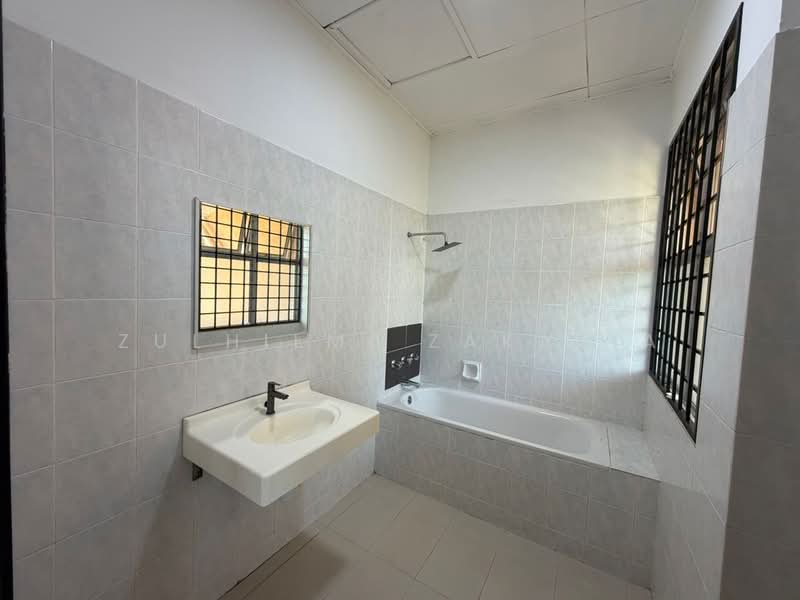 2-storey Terraced House for Rent in Presint 11 (Putrajaya) - Zulhilmi Zakaria - Bathroom - PropertyGuru.com.my