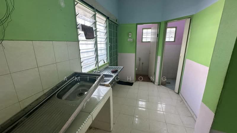 Pengkalan Single Storey Corner House For Sale untuk Untuk Dijual - RM 325,000, Mac 2026 - Kitchen - PropertyGuru.com.my