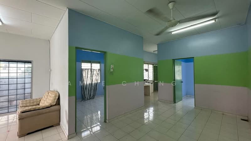 Pengkalan Single Storey Corner House For Sale untuk Untuk Dijual - RM 325,000, Mac 2026 - Living Room - PropertyGuru.com.my