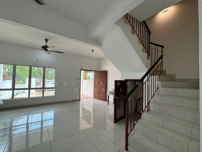 2-storey Terraced House for Sale in Taman Pelangi Semenyih 2 (Beranang) - Haslinda Ahmad Razali - Living Room - PropertyGuru.com.my