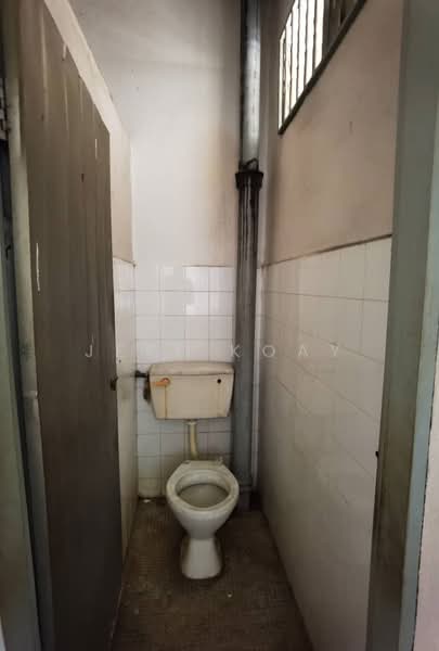 1-storey Terraced House for Rent in Taman Sejahtera (Bukit Mertajam) - Jeff Koay - Bathroom - PropertyGuru.com.my