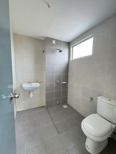 1-storey Terraced House for Rent in Dengkil (Selangor) - Ahmad Faiz - Bathroom - PropertyGuru.com.my