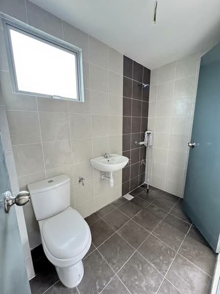 1-storey Terraced House for Rent in Dengkil (Selangor) - Ahmad Faiz - Bathroom - PropertyGuru.com.my