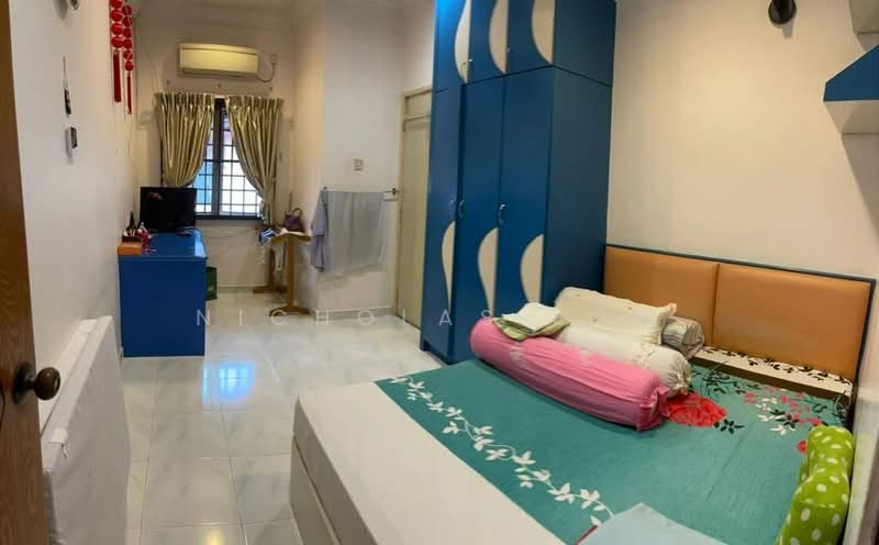 2-storey Terraced House for Rent in Taman Mount Austin (Tebrau) - Nicholas Low - Bedroom - PropertyGuru.com.my