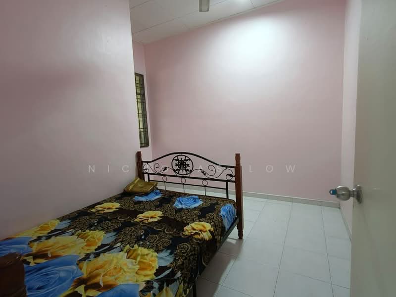 1-storey Terraced House for Rent in Taman Mount Austin (Tebrau) - Nicholas Low - Bedroom - PropertyGuru.com.my