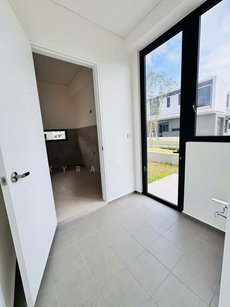 The Waterlily, Gamuda Cove, Cyberjaya Exclusive 2 Storey Waterfront Bungalow untuk Untuk Dijual - RM 2,950,000, Feb 2026 - Entrance - PropertyGuru.com.my