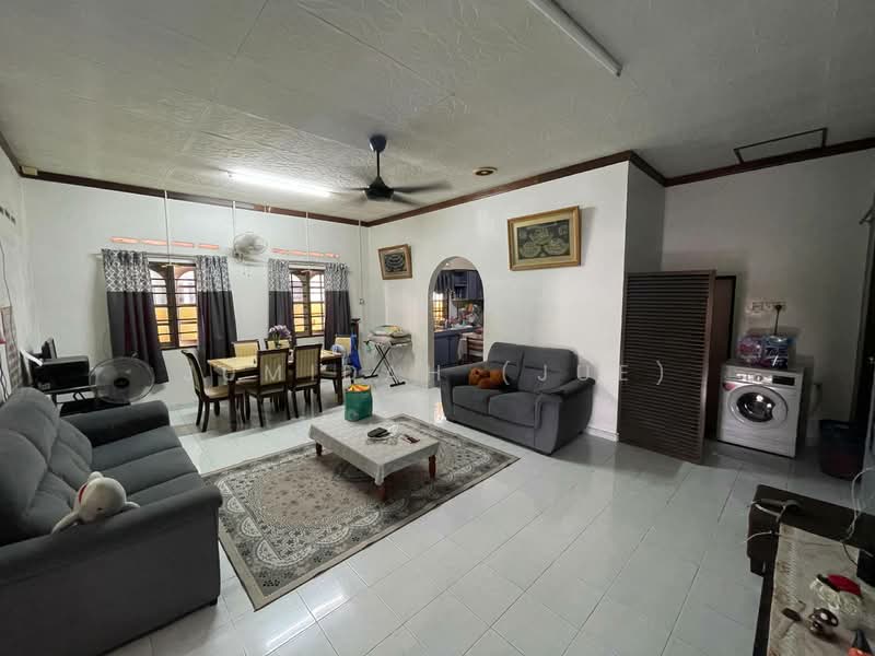 Bungalow for Sale in Desa Mahkota (Bangi) - JUMIDAH (JUE) - Living Room - PropertyGuru.com.my