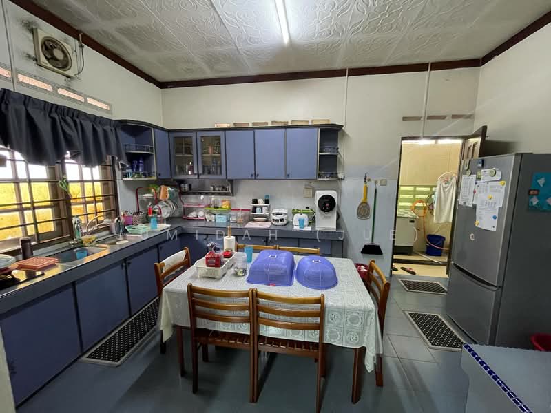 Bungalow for Sale in Desa Mahkota (Bangi) - JUMIDAH (JUE) - Kitchen - PropertyGuru.com.my