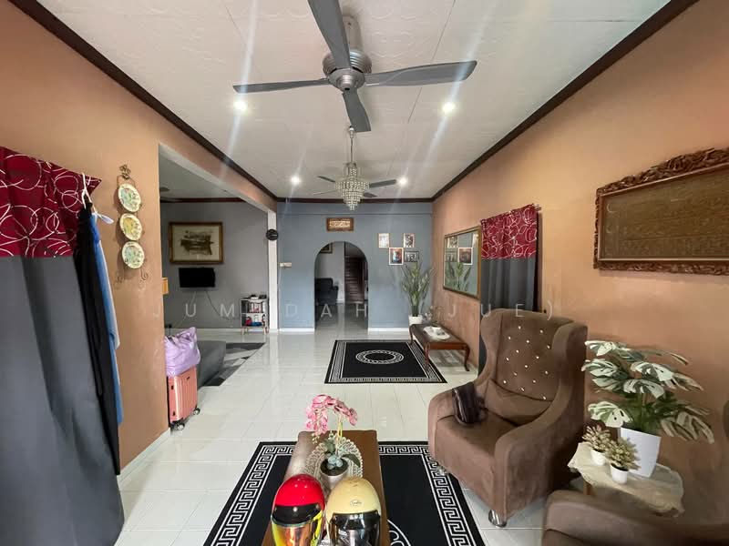 Bungalow for Sale in Desa Mahkota (Bangi) - JUMIDAH (JUE) - Living Room - PropertyGuru.com.my