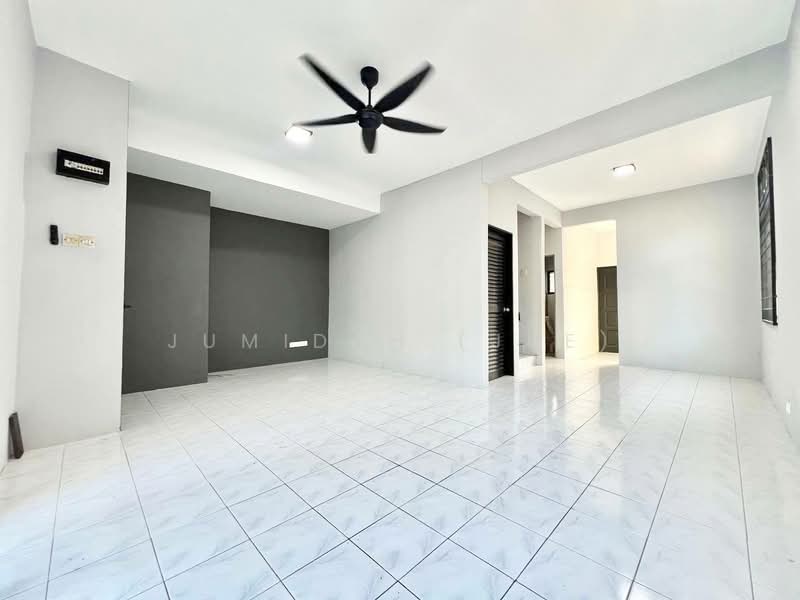 Taman Dahlia (Bandar Baru Salak Tinggi) untuk Untuk Dijual - RM 449,000, Mac 2026 - Living Room - PropertyGuru.com.my