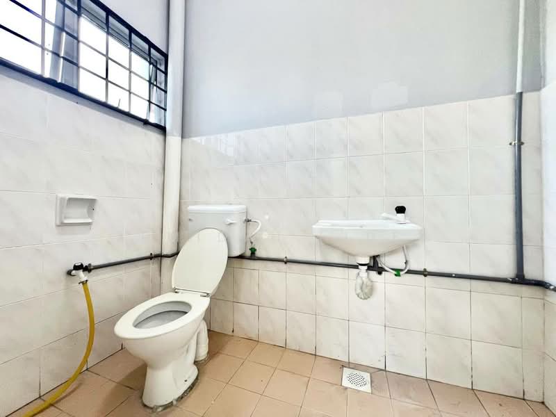 Taman Dahlia (Bandar Baru Salak Tinggi) untuk Untuk Dijual - RM 449,000, Mac 2026 - Bathroom - PropertyGuru.com.my