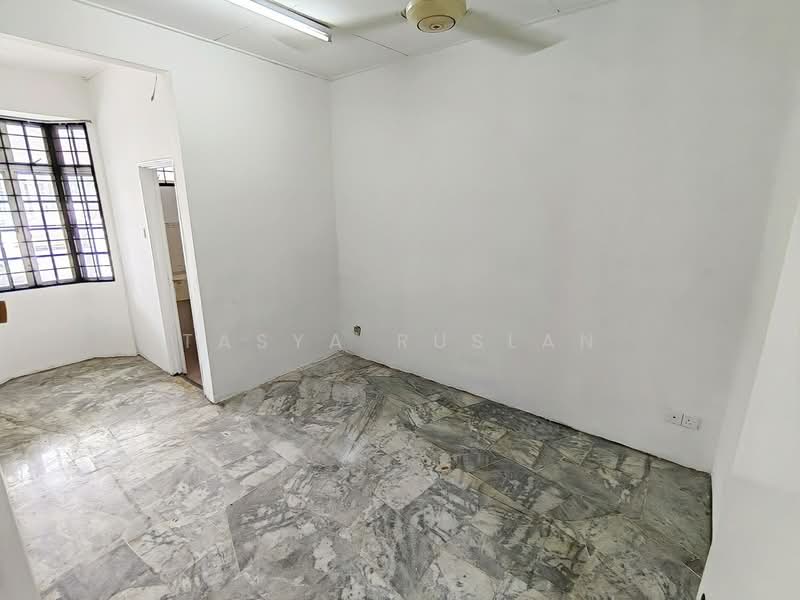 1-storey Terraced House for Sale in Bandar Baru Puncak Alam (Puncak Alam) - Tasya Ruslan - Interior - PropertyGuru.com.my