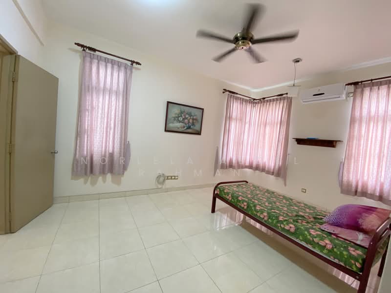 Bungalow for Sale in Bandar Enstek (Negeri Sembilan) - Norlela Abdul Rahman - Bedroom - PropertyGuru.com.my