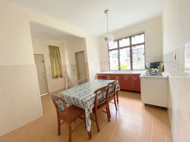 Jentay Bandar Enstek untuk Untuk Dijual - RM 1,110,000, Mac 2026 - Kitchen - PropertyGuru.com.my