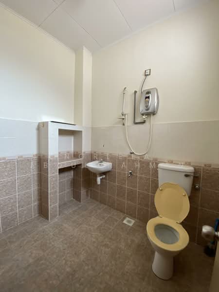 Jentay Bandar Enstek untuk Untuk Dijual - RM 1,110,000, Mac 2026 - Bathroom - PropertyGuru.com.my