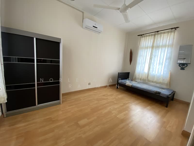 Jentay Bandar Enstek untuk Untuk Dijual - RM 1,110,000, Mac 2026 - Bedroom - PropertyGuru.com.my