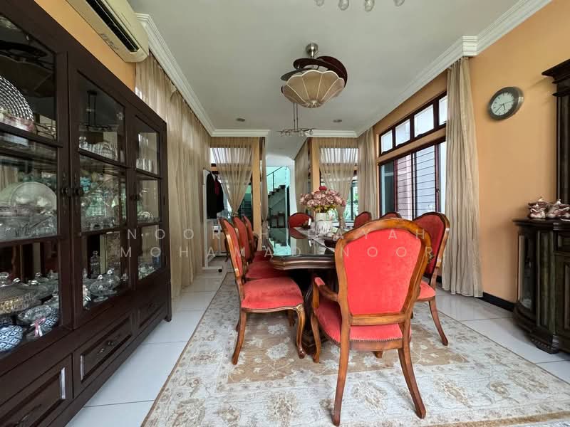 Semi-Detached House for Sale in Bukit Jelutong (Shah Alam) - Noor Hidayah Mohamad Noor - Dining Room - PropertyGuru.com.my