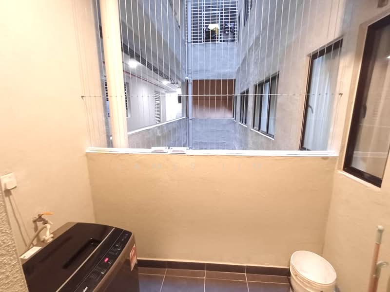 Kediaman Servis untuk Disewa di Vision City Youth City - James Lim - Balcony - PropertyGuru.com.my