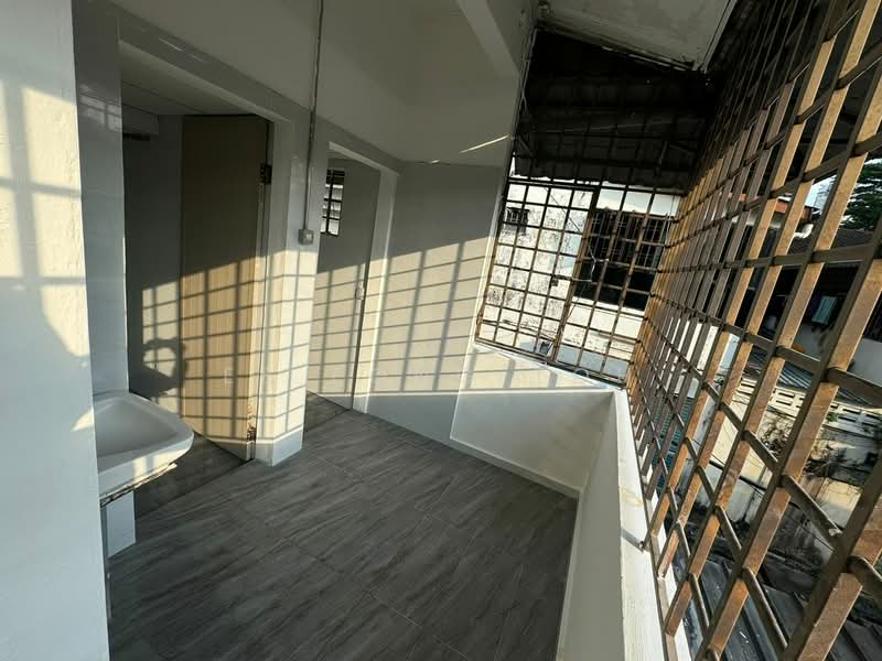 Shop / Office for Sale in Taman Tasek (Johor Bahru) - Ee Fong Toh - Balcony - PropertyGuru.com.my