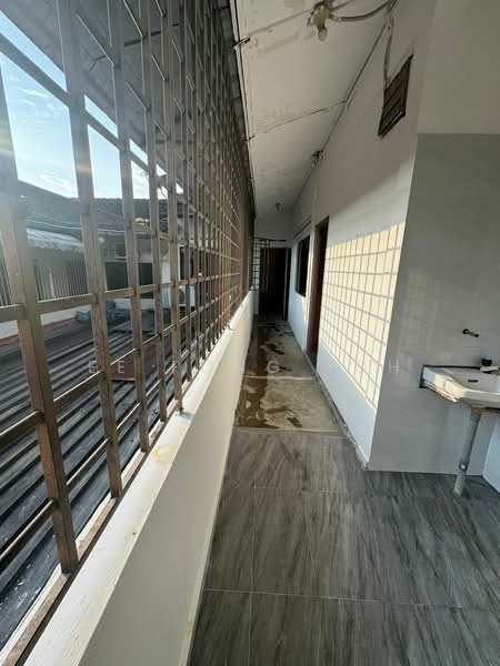 Shop / Office for Sale in Taman Tasek (Johor Bahru) - Ee Fong Toh - Corridor - PropertyGuru.com.my