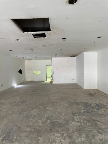 Shop for Rent in Taman Molek (Johor Bahru) - Phoebe Foo - Interior - PropertyGuru.com.my