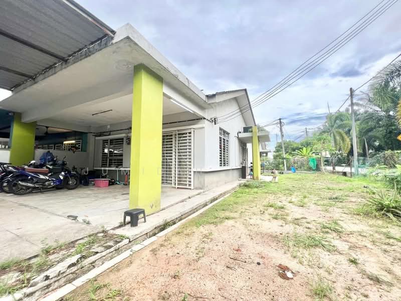 1-storey Terraced House for Sale in Jenjarom (Selangor) - JUMIDAH (JUE) - Exterior - PropertyGuru.com.my