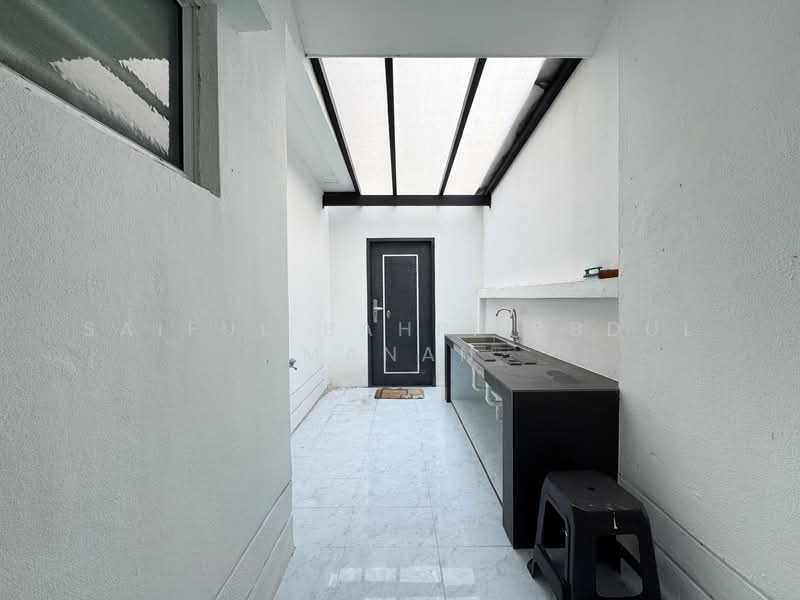 Cluster House for Sale in Bandar Saujana Putra (Tanjong Duabelas) - Saiful Bahri Abdul Manan - Kitchen - PropertyGuru.com.my