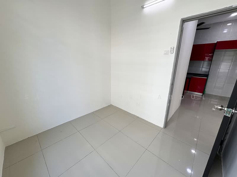 Cluster House for Sale in Bandar Saujana Putra (Tanjong Duabelas) - Saiful Bahri Abdul Manan - Kitchen - PropertyGuru.com.my